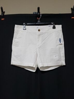 Old Navy Women's Everyday Chino Shorts In White. Size: 10
